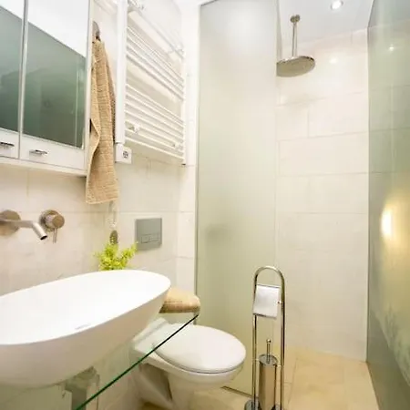 Warm&cozy With Patio شقة *